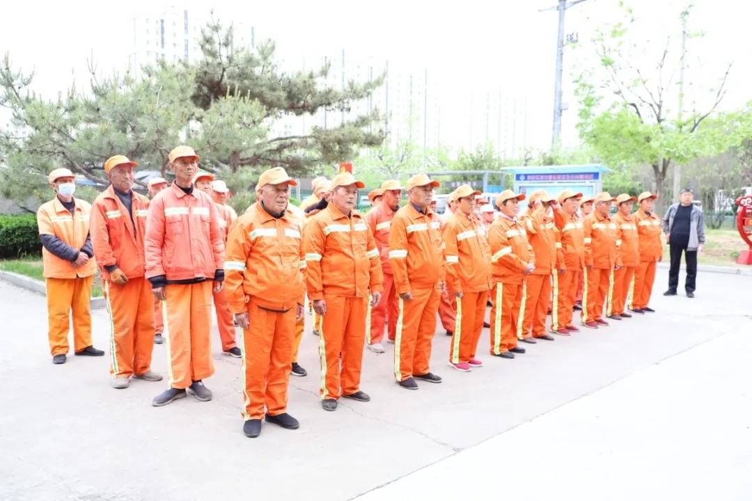 愛心傳遞 溫情捐贈(zèng)—長田實(shí)業(yè)向環(huán)衛(wèi)工人捐贈(zèng)環(huán)衛(wèi)服裝1200余套