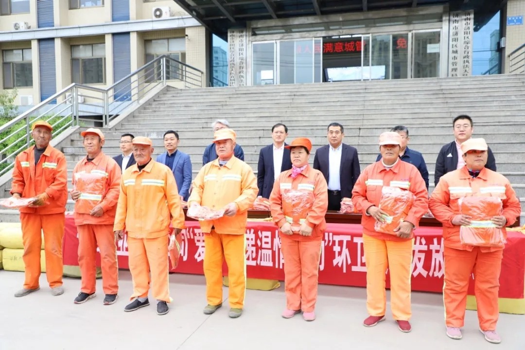 愛心傳遞 溫情捐贈(zèng)—長田實(shí)業(yè)向環(huán)衛(wèi)工人捐贈(zèng)環(huán)衛(wèi)服裝1200余套