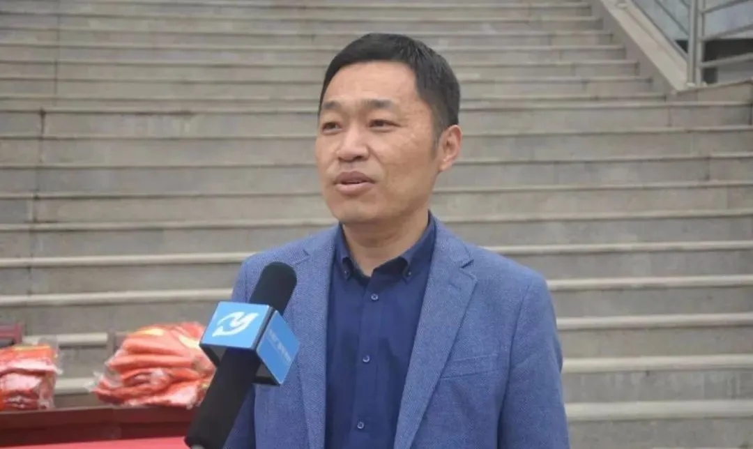 愛心傳遞 溫情捐贈(zèng)—長田實(shí)業(yè)向環(huán)衛(wèi)工人捐贈(zèng)環(huán)衛(wèi)服裝1200余套