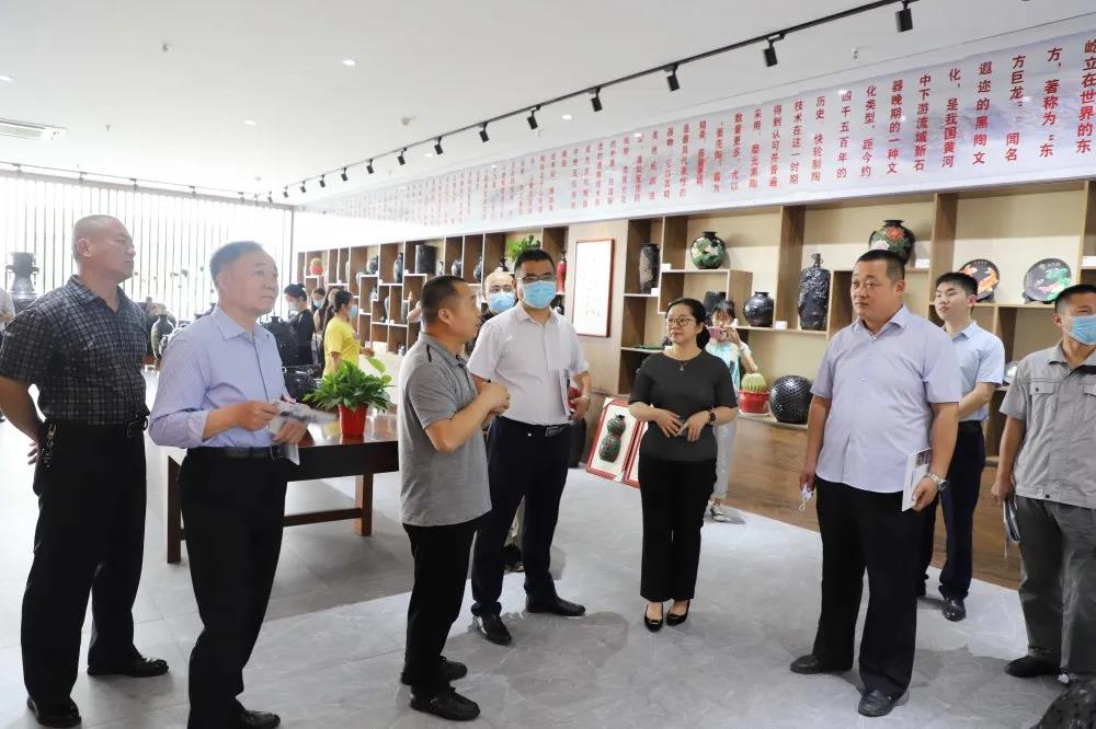黨建聯(lián)盟聚合力 同心互聯(lián)促發(fā)展 ——濟(jì)北開(kāi)發(fā)區(qū)服務(wù)類(lèi)黨建聯(lián)盟企業(yè)見(jiàn)面會(huì)在長(zhǎng)田實(shí)業(yè)舉行