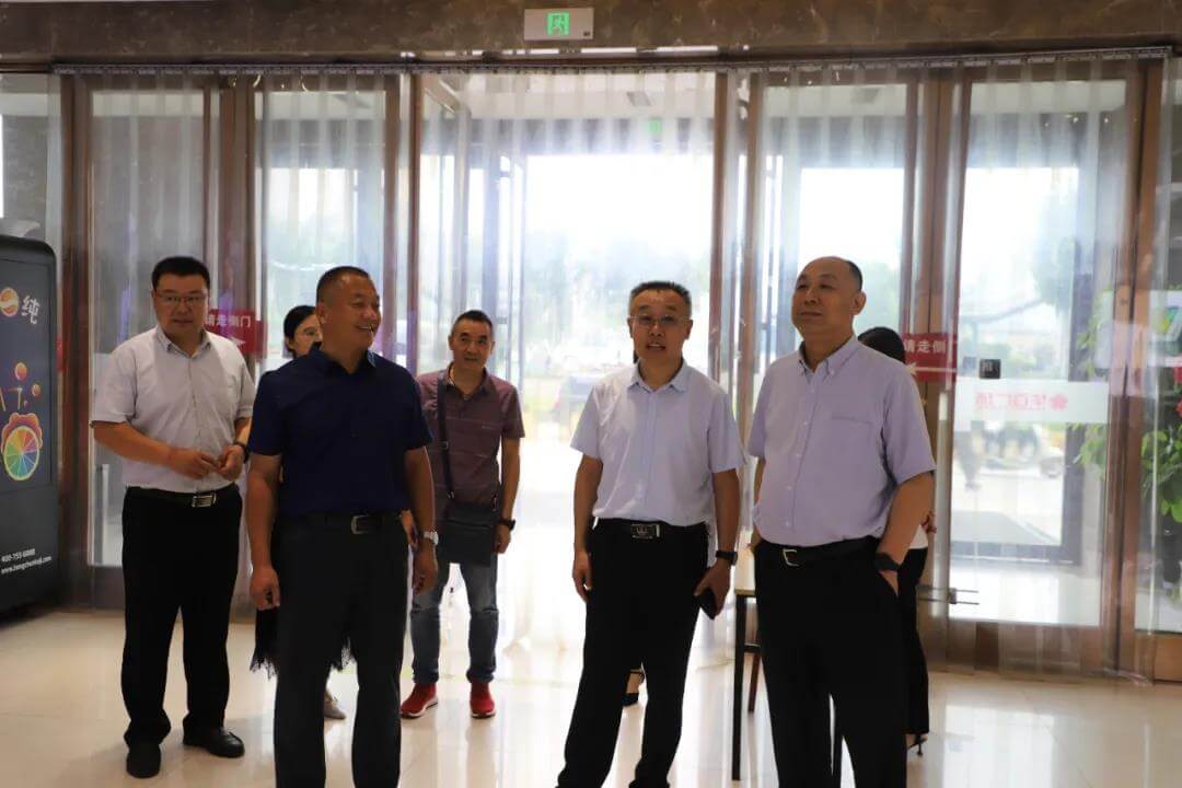 【長田動態(tài)】濟南市商務局蒞臨長田實業(yè)旗下華百廣場督查指導創(chuàng)城工作