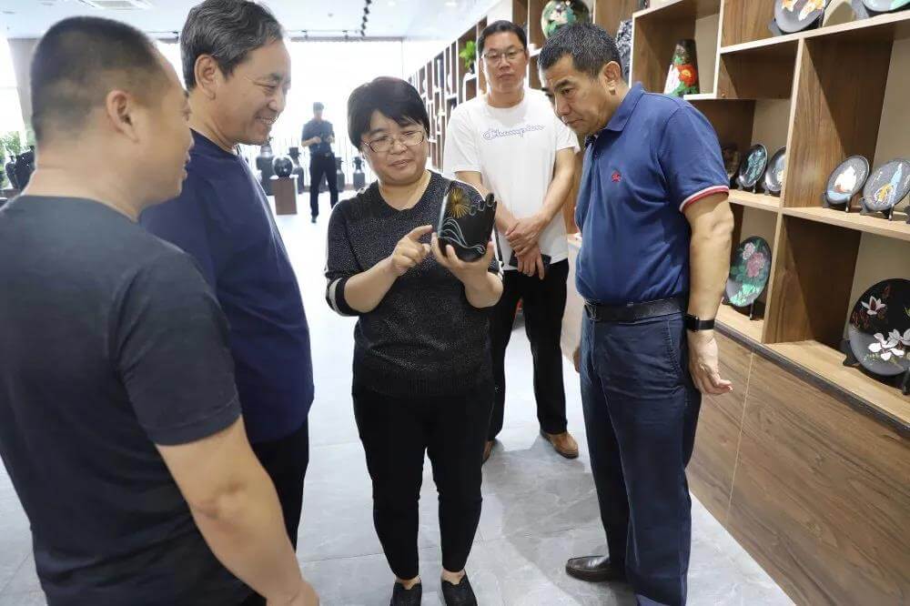【長田動態(tài)】區(qū)委常委、宣傳部部長李莉等一行蒞臨長田實業(yè)參觀指導(dǎo)