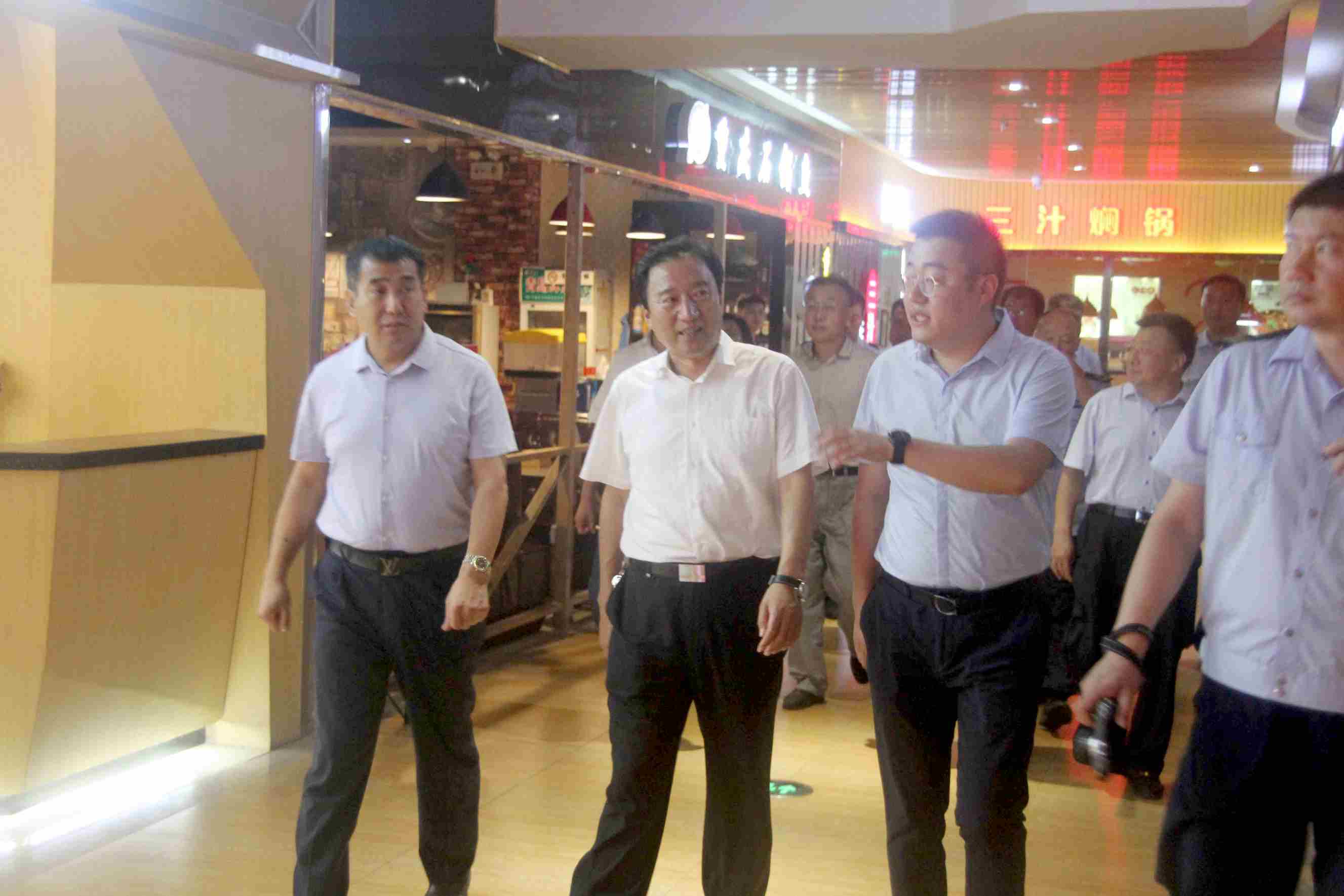 【長田動(dòng)態(tài)】副區(qū)長白寶強(qiáng)蒞臨長田實(shí)業(yè)檢查指導(dǎo)安全工作